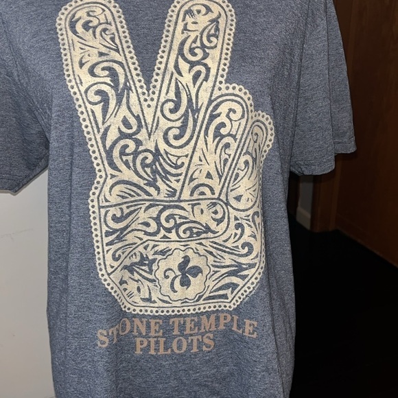 Stone Temple Pilots Men's T-Shirt 2010 Peace Sign Graphic tee.  Vintage Grunge L - Picture 2 of 4